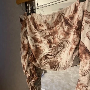 Topp - Fin fest topp, perfekt till en utekväll. Skriv gärna för fler bilder !