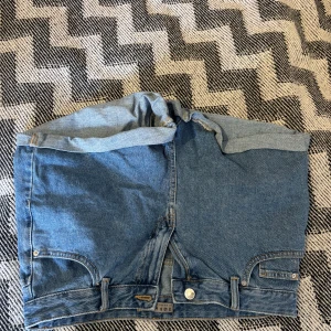 Jeansshorts  - Jeansshorts från primark knappt använda 