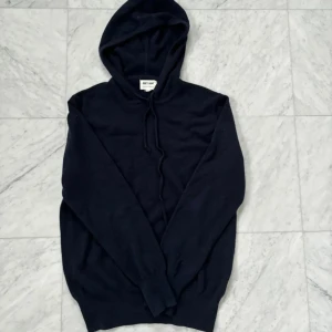 Soft goat  - Soft goat hoodie i storlek s. Perfekt skick och 100% Kashmir. Nypris 3400 