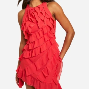 Volangklänning💕 - Säljer denna volangklänning endast använd en gång💕💕storlek 40 men mer som 38💕