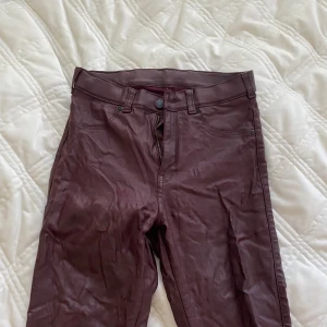 Dr denim byxor  - Läder byxor från de denim i storlek M 