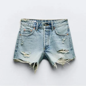Midrise shorts Zara - Helt oanvända jeansshorts från Zara! Midrise stl 34🥰