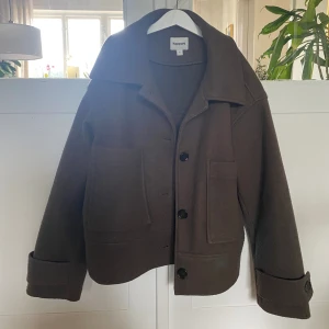 Brun kappa  - Brun kort kappa, bra skick! 