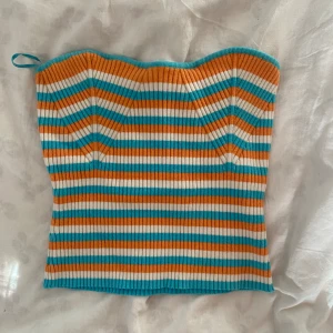 Tubtopp💥💥 - En liten söm som gått upp på baksidan men går lätt att laga Köpt på gina för 299