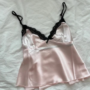 Rosa spetslinne - Vintage linne i storlek S, jättefint material💘