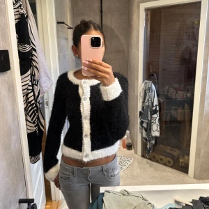 Stickad tröja/kofta - Fin oanvänd från h&m🩷