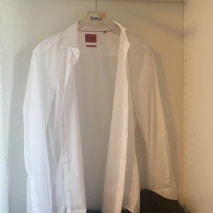 Hugo Boss Slim Fit skjorta storlek M - Fin skjorta i nyskick aldrig använd