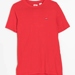 Levis tröja - Helt ny med prislappen på. Är i storlek xs men passar även S. Nypris:239kr. Köparen står för frakten ❤️