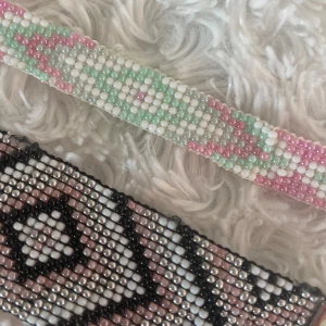 Armband vävda av pärlor - Armband vävda av pärlor. Skriv om du vill ha fler bilder. 