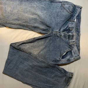 brandy melville lowrise jeans bootcut - säljer dessa superfina jeans från brandy melville eftersom att de ej passade.      💗skriv vid intresse eller fler frågor 💗
