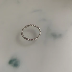 3 silver ringar! - Inte använda alls, fråga om storleken om du undrar! 100kr för alla tre! Annars 40kr st!