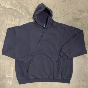 Yeezy Gap pullover hoodie - Äkta och köpt från losangelesarchive (har kvitto) men är tyvärr för stor för mig! Oversized fit och storlek L.