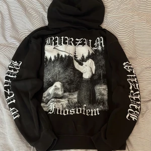 hoodie - använd men bra skick,  pris kan diskuteras någorlunda !