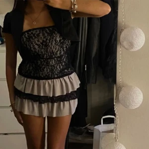 Klänning  - SJUKT cool klänning!!!!!🎀💅🏼🎀💅🏼 (står ingen storlek men passar xs/s)