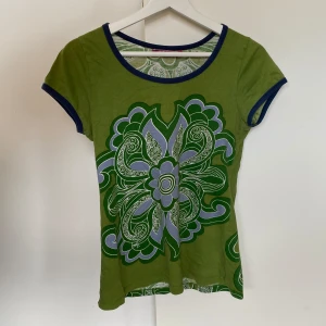 T-shirt - T-shirt från vintage indiska🤍