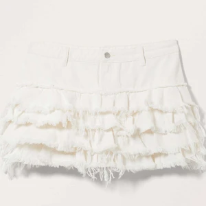 Kjol - Säljer denna jättefina kjolen då den inte kommer till användning längre❤️superfinnn och är för tillfället slutsåld