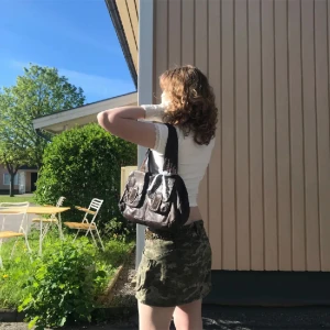 Leather handbag - Cool handväska med intressant mönster! Är gjord av äkta läder och från märket Ted baker☺️ finns många! fack