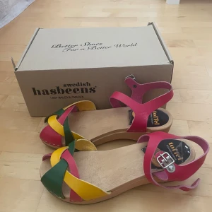 Swedish hasbeens combo - Flerfärgad träsko, storlek 37, fint skick, 500 kr