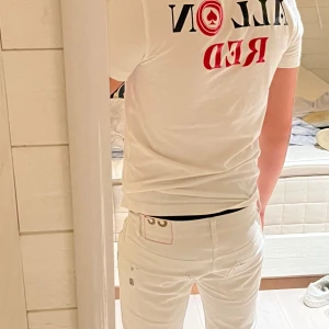 Dondup - Säljer mina Dondup jeans som är mycket använda och är i befintligt skick!