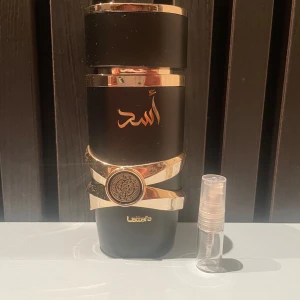 Lattafa asad  - En ljuvlig parfym för vintern med söta och oud dofter. Denna parfym är liknade Dior sauvage elixir.