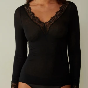 Intimissmi tröja  - Helt nyskick, köpt i maj och kommer inte till användning längre. Använd fåtal gånger🌺🌺 BUD HÖGSTA 310 just nu. BUDA i kommentarerna från och med nu!