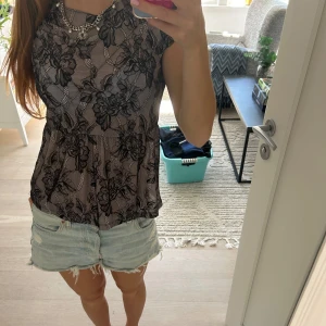 Cool spets topp - Cool spets topp, inga defekter och är i super bra skick!