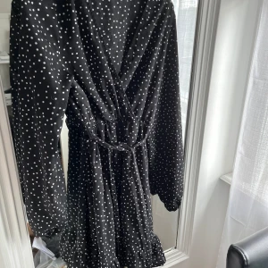 Klänning - Aldrig använd. Erbjuder paketpris vid köp av fler varor! 