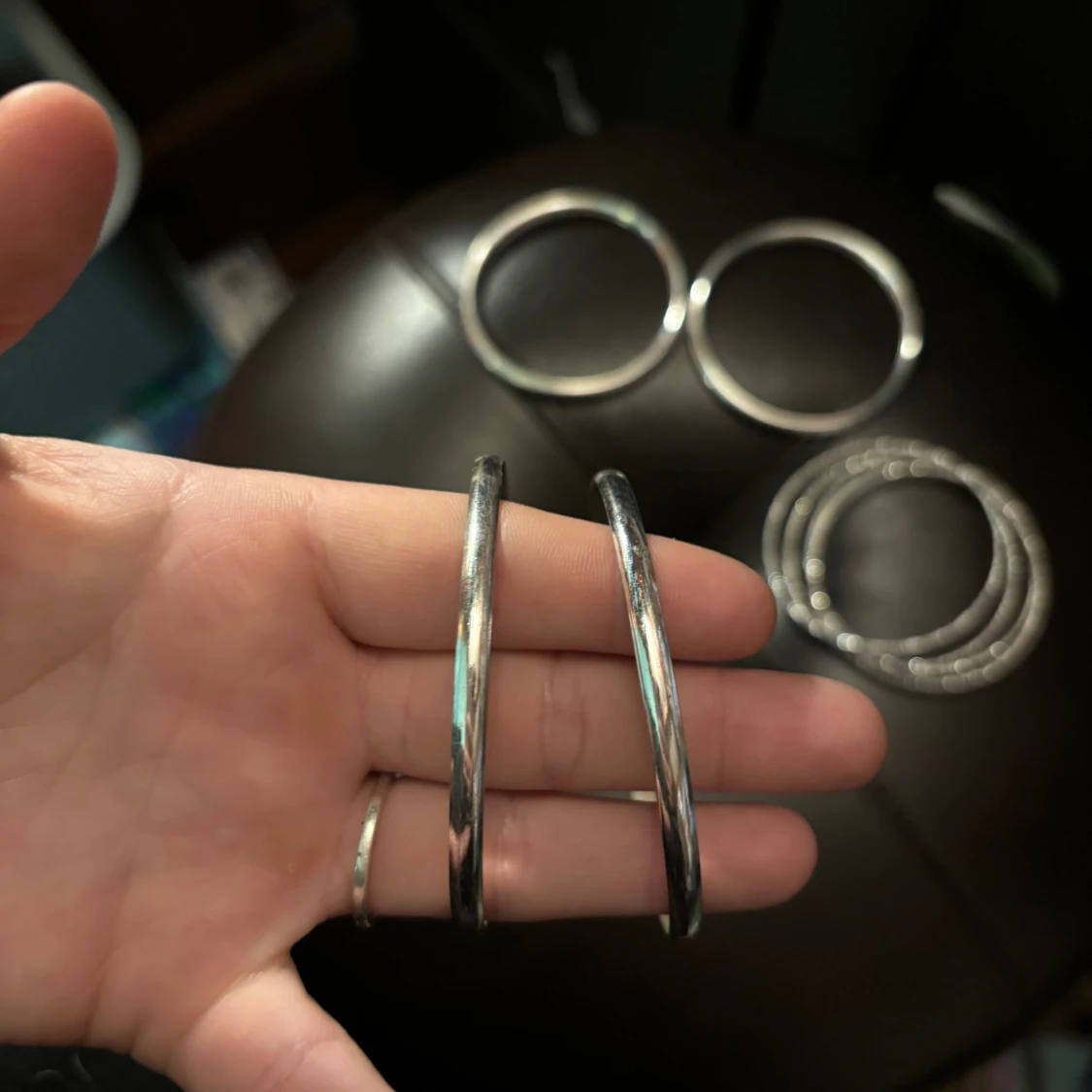 Set med silverfärgade armband - 92