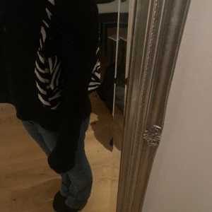 Mönstrig väska  - Säljer denna handgjorda väskan med zebra mönster. Tryck på köp nu om du vill köpa eller om du har några frågor kontakta gärna 💗