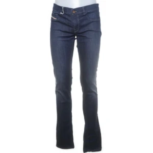 diesel jeans - Säljer diesel jeans som var för stora i midjan på mig. storlek S/36, passar någon lång