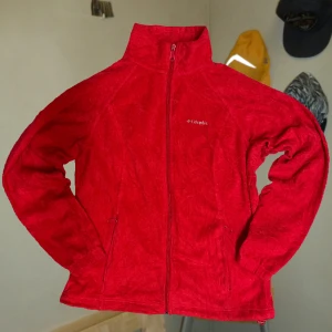 Vintage Columbia Fleece Shirt - 👤Check out 1998coffeeshop on Instagram 🌍📦Items shipped within 4 days  ♻️This item is preloved - meaning it is fully sustainable, second hand may show minor signs of wear. Obvious ones will be stated. 📸Any further questions do not hesitate to ask.
