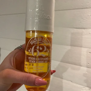 Sol de Janeiro body mist - 240ml, oöppnad, luktar såå gott men säljer den då jag redan har en likadan💕