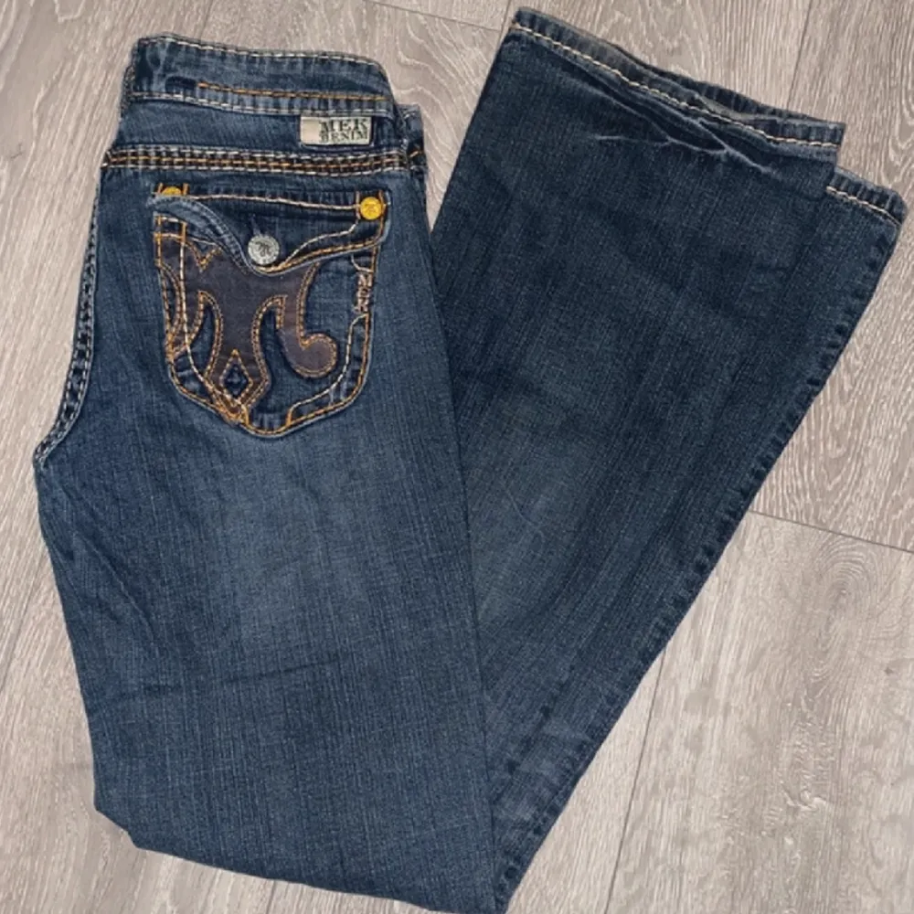 Lowwaisted och bootcut jeans!. Jeans & Byxor.
