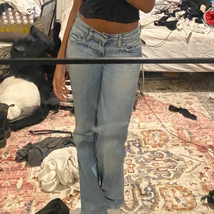 Levis eve  - Jätte snygga lågmidjade jeans som tyvärr nt krm t så mkt andvänign länge 