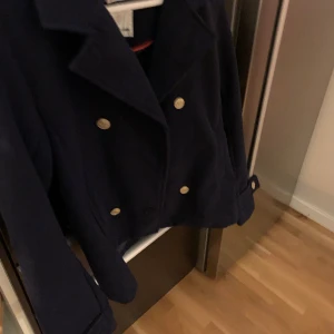 Blå kappa - En kappa från hm i storleken 164 men sitter som en xs💕