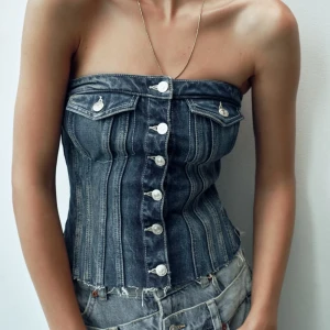 Zara jeanstopp - En superfin jeanstopp från zara, köpte den i somras men den har inte kommit till användning! Skriv för fler bilder💞