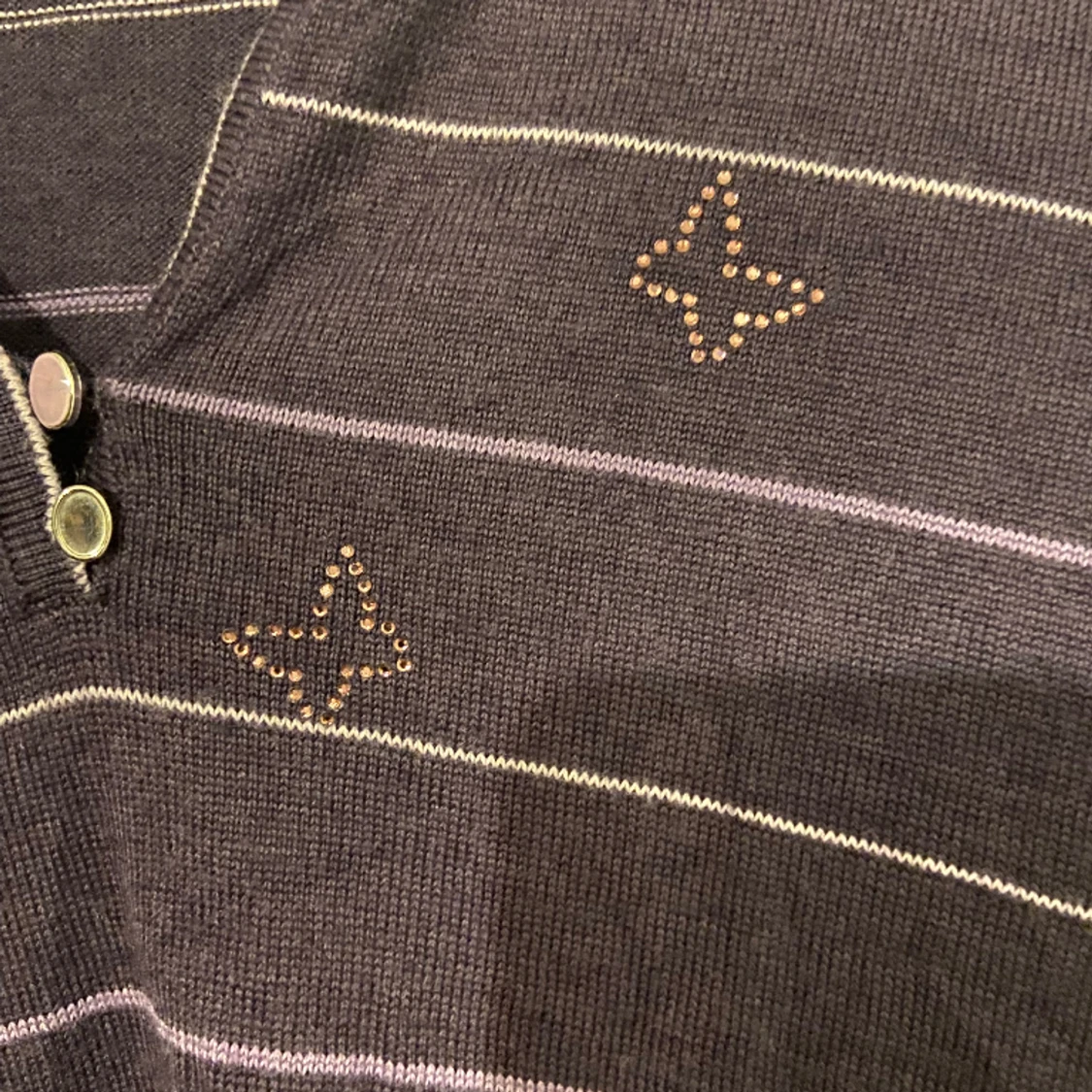 lila långärmad med rhinestone fjärlilar💜 - 90