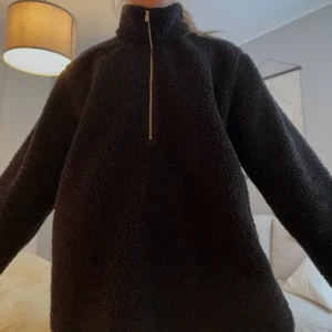 Jacka - En jättefin zipjacka från Arket.