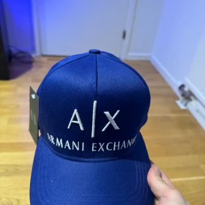Armani keps aldrig använt  - Armani keps köpte den men fick aldrig en tillfällen att använda den