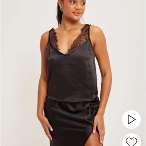 Spets linne från Gina Tricot - Helt oanvändt linne med prislapp kvar  från Gina men beställt på nelly Storlek 36 