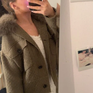 Meotine jacka - Säljer min älskade meotine jacka då den inte är min still längre, köptes på plick fast va nästan ny. Super shick❤️