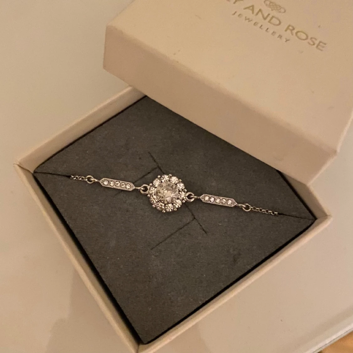 Lily and rose armband 