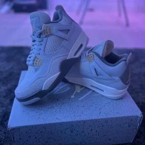 Jordan 4 craft😮‍💨 - Helt nya Jordan 4 som jag säljer pågrund av för liten storlek. Går att fraktas om köparen betalar frakt