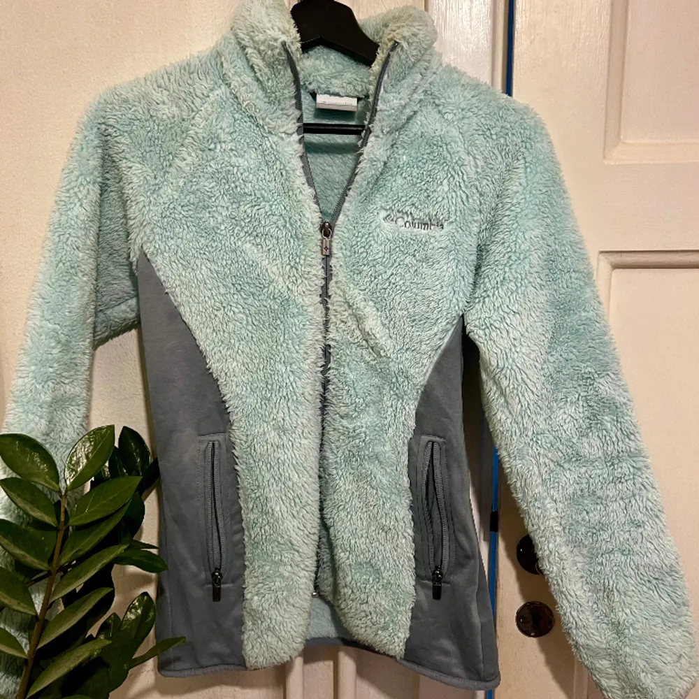 Size XS Color icy light mint blue 2 zip pockets, full zip plush, soft, stretch side panels for extra comfort. polyester/elastane machine wash cold. Hoodies.