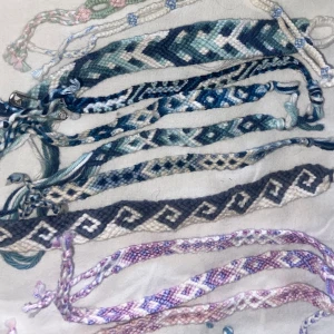 Armband - Kurna armband, kan göras i fler färger men dessa kan postats snabbt💗 pris kan diskuteras kom privat för fler frågor💞