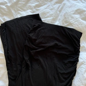 Långkjol - Superfin passform, aldrig använd pga för liten.