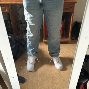 Relaxed Jeans - Säljer dessa jeans då de har blivit lite krympta. Storlekenr 40/32. Vid frågor så är det bara att skriva👍🌵 
