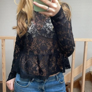 Spetstopp med volang - Spetstopp som är genomskinlig med volang nertill i storlek xs💕