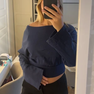 Tröja från nakd - Super snygg tröja från nakd med boatneck skurning strl 36 och raka armar nysick 