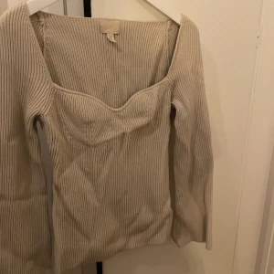Ribbstickad tröja - Tröja/topp från hm, knappt använd🌟